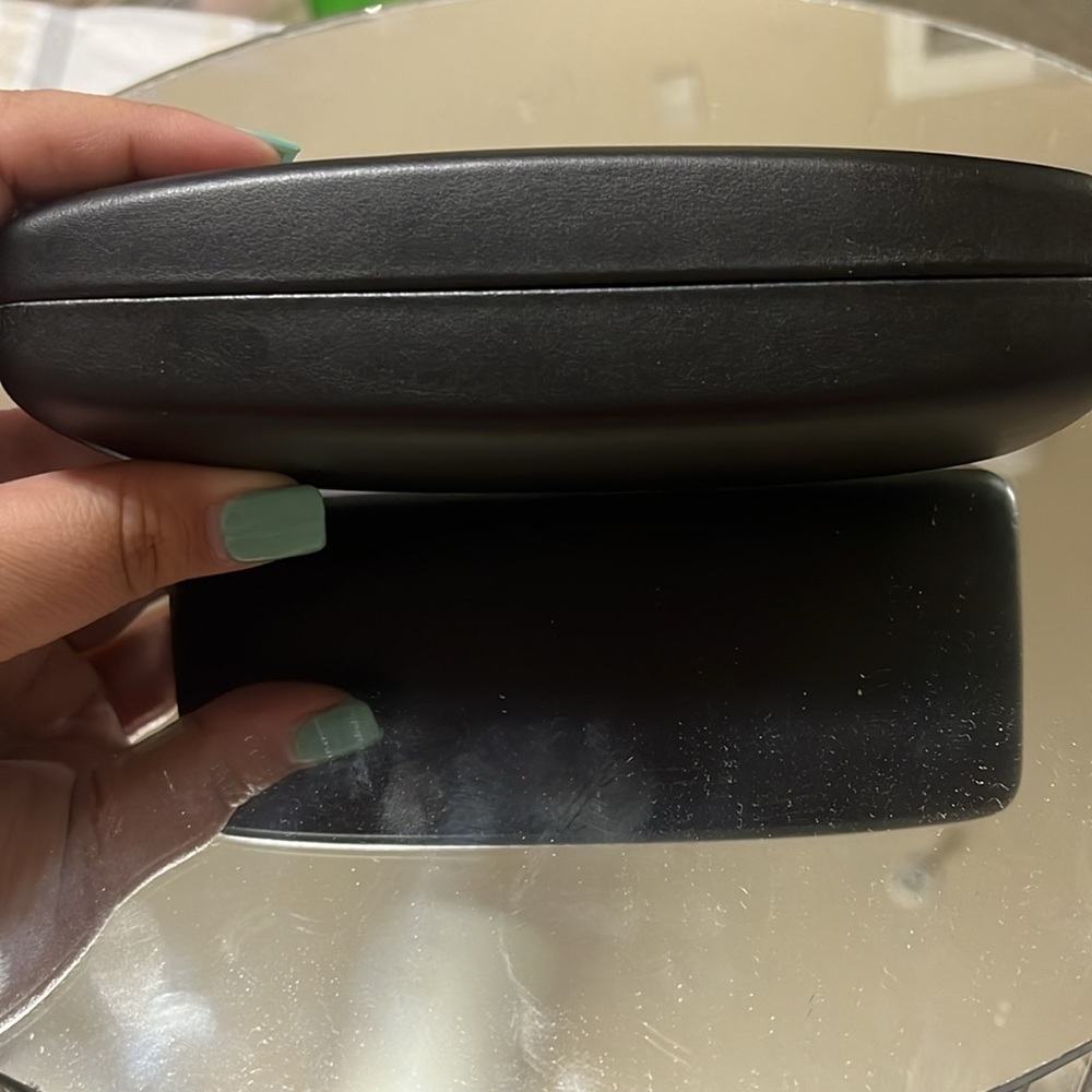 Versace Women’s Black Sunglasses Case, Black Velvet Interior - Picture 6 of 9